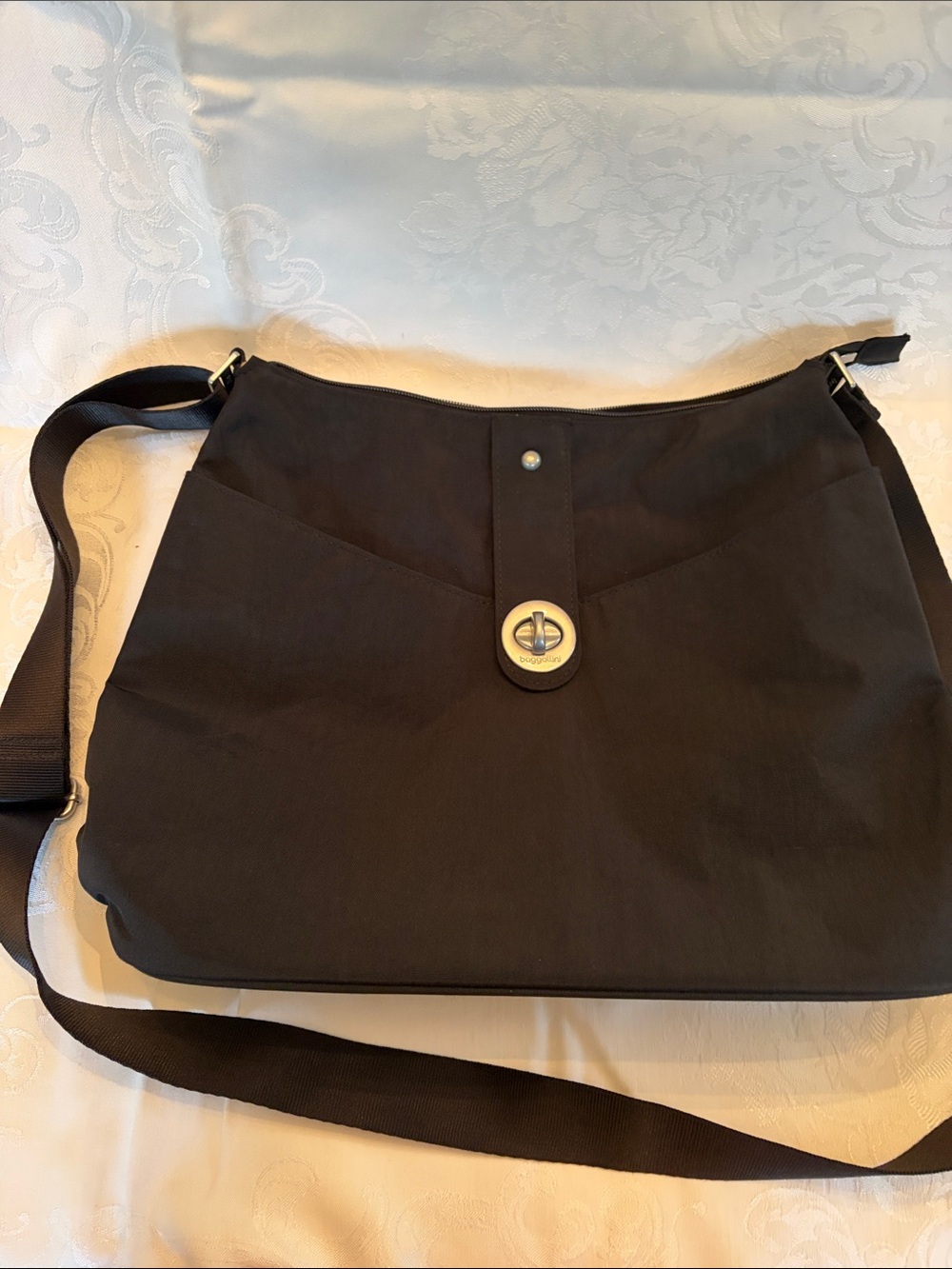 Baggallini Heksinki Crossbody Bag